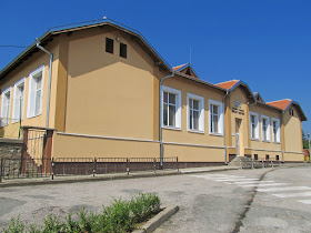 Начално училище "Цани Гинчев"