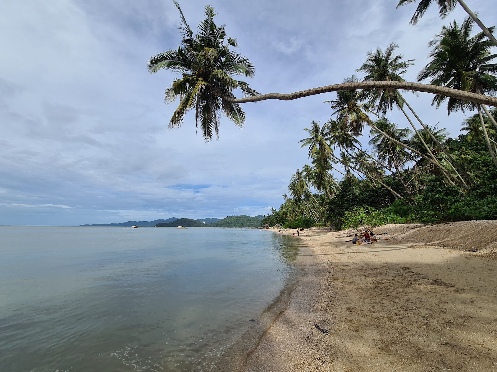 Photo de Esen Beach avec un niveau de propreté de partiellement propre