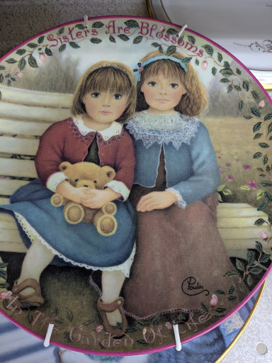 Thrift Store «Village Discount Outlet Store 12», reviews and photos, 4635 N Elston Ave, Chicago, IL 60630, USA