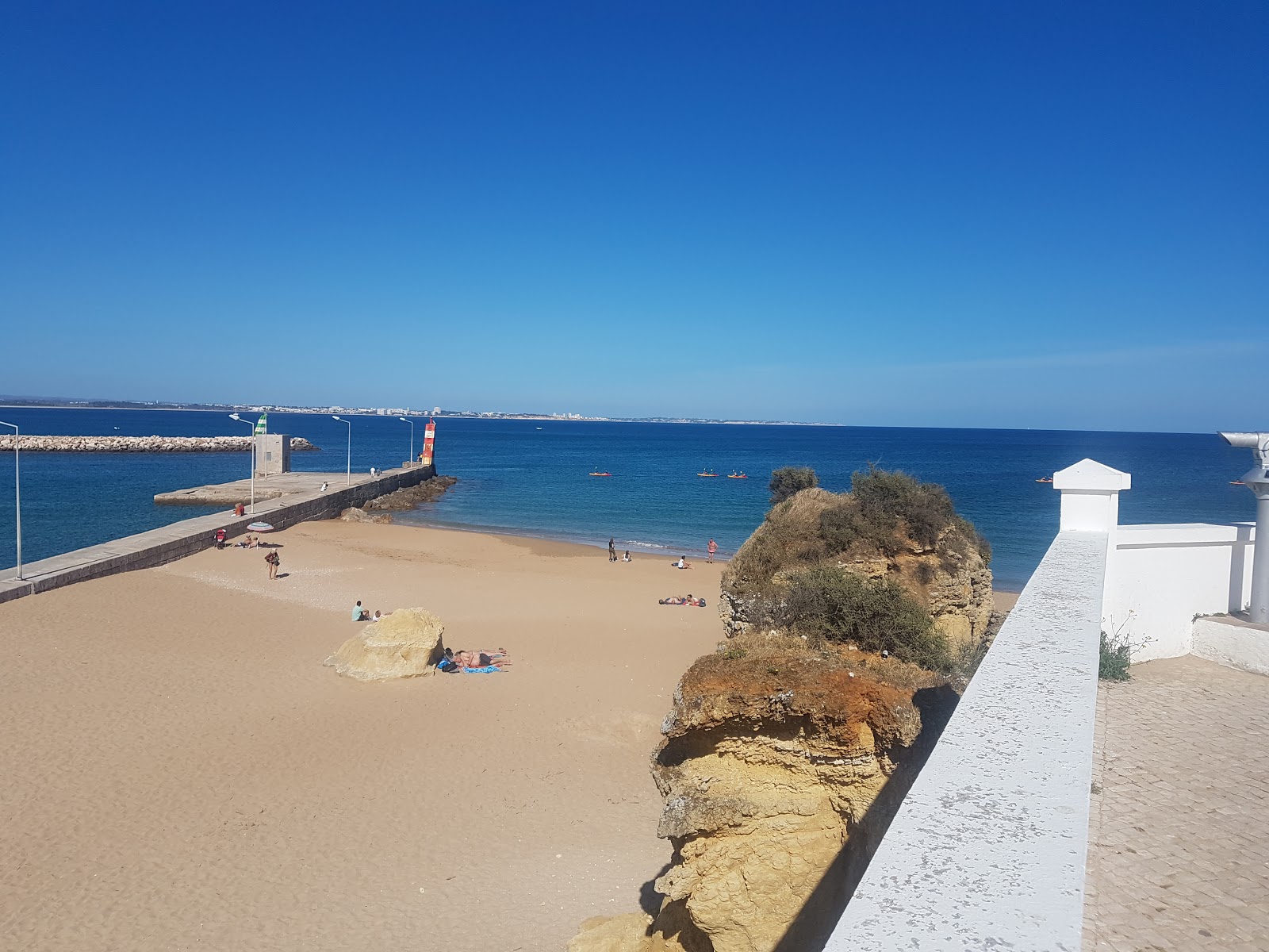 Foto van Miradouro Praia da Batata en de nederzetting