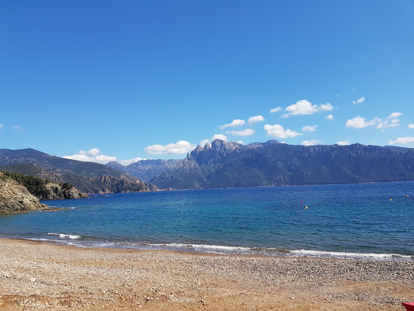 Foto von Punta Di Latone Strand mit türkisfarbenes wasser Oberfläche