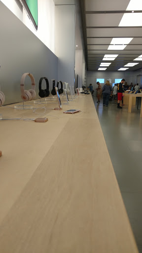 Computer Store «Apple Higuera Street», reviews and photos, 899 Higuera St, San Luis Obispo, CA 93401, USA