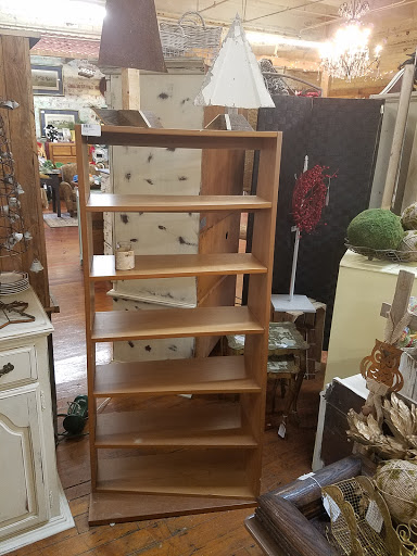 Antique Furniture Store «Jarfly Antique Market», reviews and photos, 47 Railroad Ave, Jefferson, GA 30549, USA