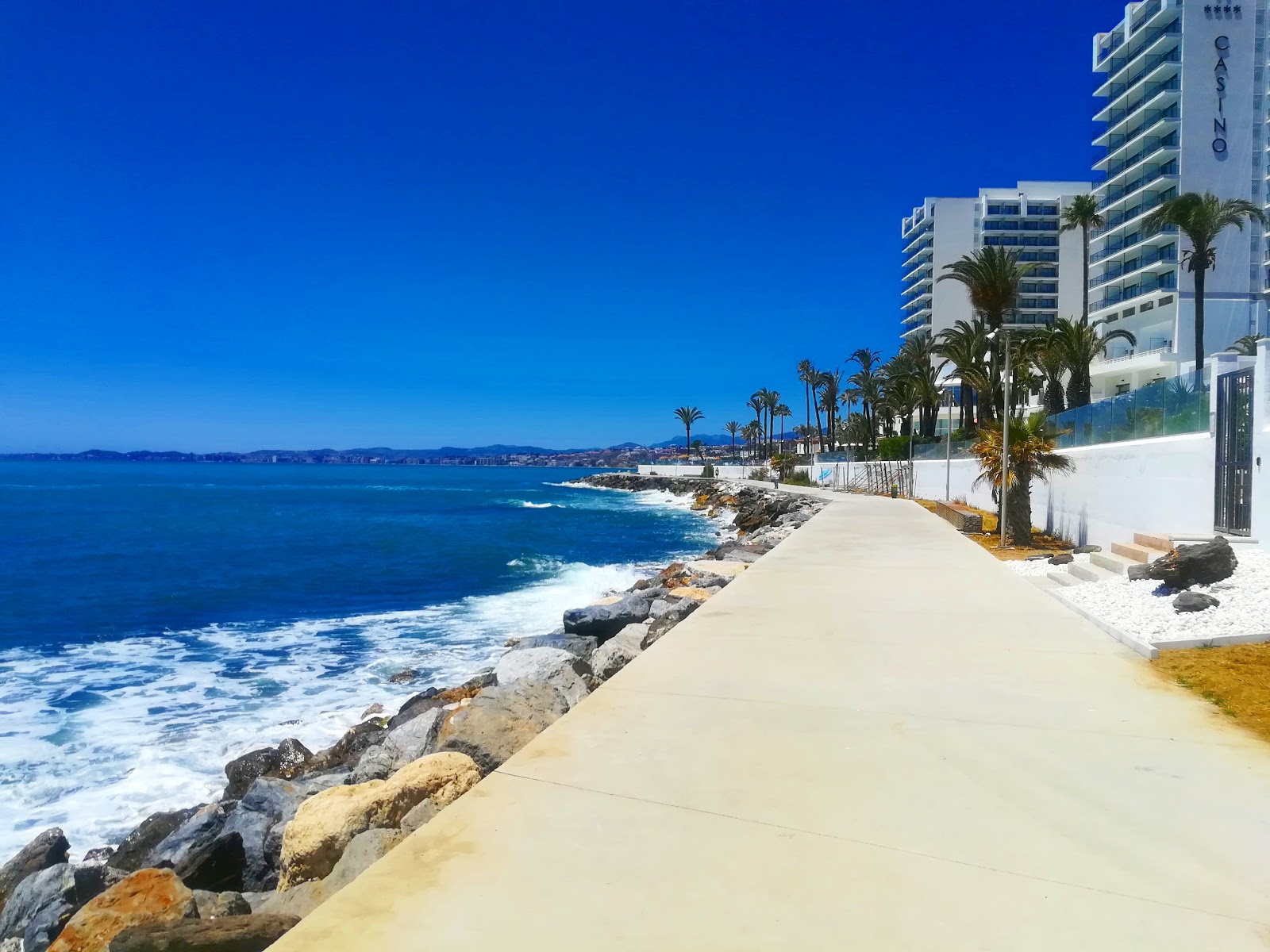 Foto de Playa Torrevigía con playa recta