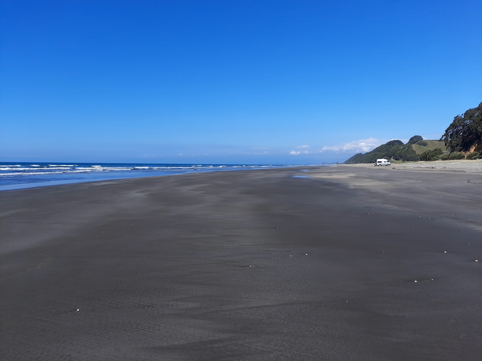 Foto af Waiotahe Beach med lang lige kyst