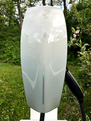 Borne de recharge de véhicules électriques Tesla Destination Charger Ribeauvillé
