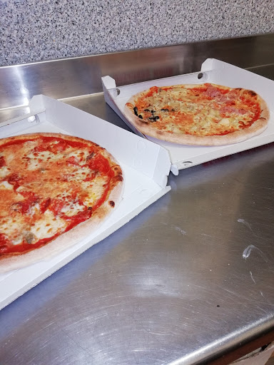 Taxi Pizza da Cic in Armeno, Provincia di Novara