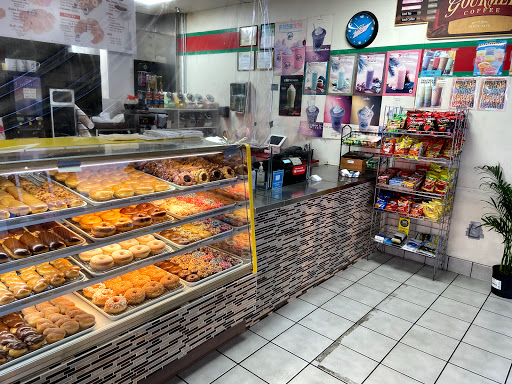 Bingo Donuts, 4915 N Blackstone Ave, Fresno, CA 93726, USA, 