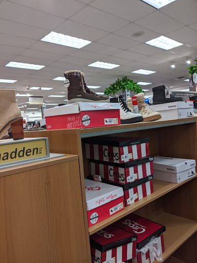 Shopping Mall «Riverdale Shops», reviews and photos, 935 Riverdale St, West Springfield, MA 01089, USA