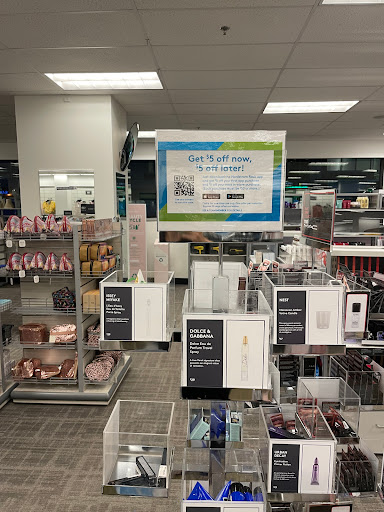 Department Store «Nordstrom Rack Downtown DC», reviews and photos, 1800 L St NW, Washington, DC 20036, USA