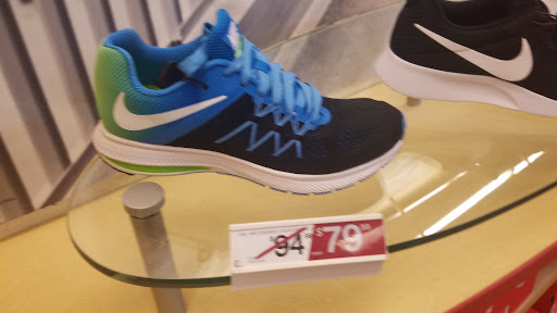 Shoe Store «Famous Footwear», reviews and photos, 3541 Washington Blvd, Baltimore, MD 21227, USA