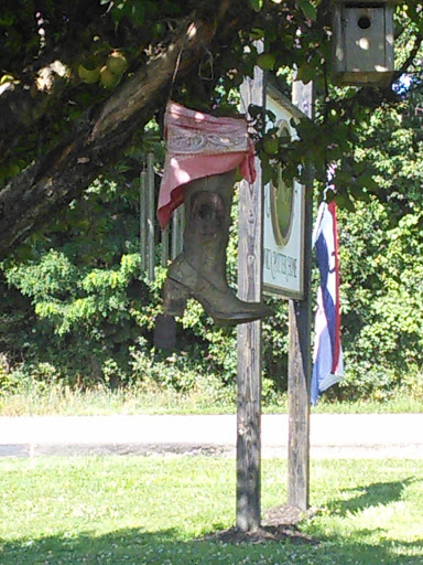 Home Goods Store «Monica Potter Home», reviews and photos, 12724 OH-88, Garrettsville, OH 44231, USA