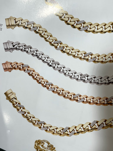 Jewelry Store «Edward Warren Jewelers», reviews and photos, 1610 Cross Creeks Blvd, Pickerington, OH 43147, USA