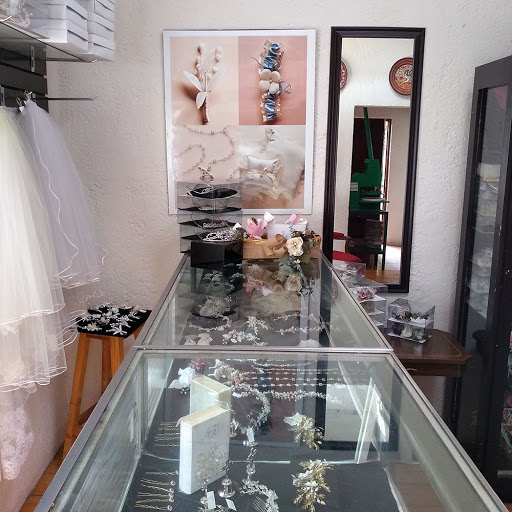 Ramos y Tocados Bridal headpieces and accesories cdmx Diana Gabilondo