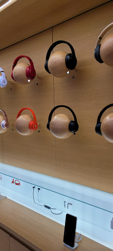 Computer Store «Apple Orland Square Mall», reviews and photos, 428 Orland Square Dr, Orland Park, IL 60462, USA