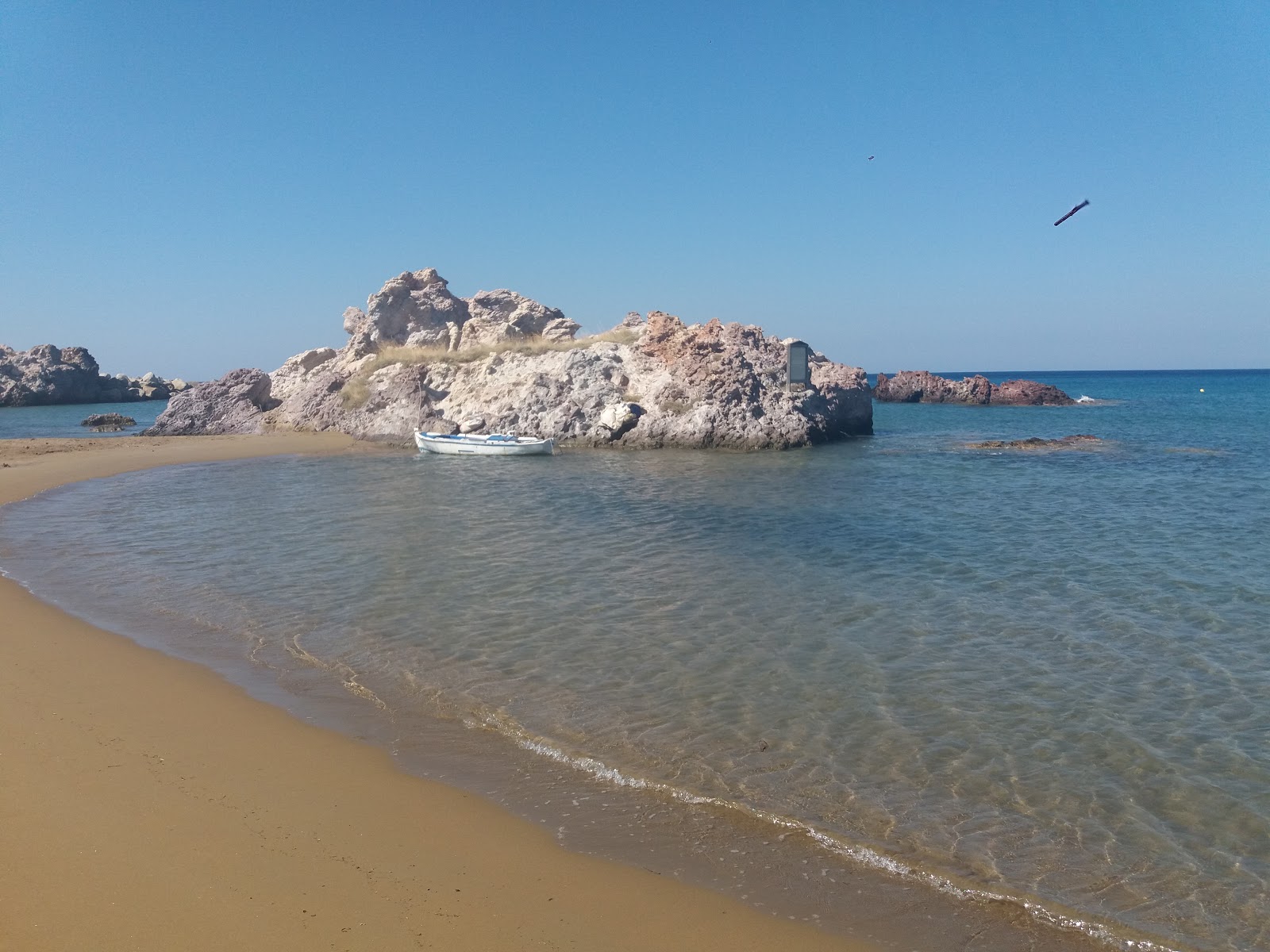 Foto de Agios Ioannis beach - lugar popular entre os apreciadores de relaxamento