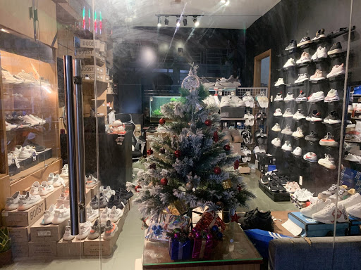 MIDO Sneaker Store