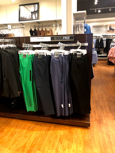 Clothing Store «Banana Republic Factory Store», reviews and photos, 407 N Alafaya Trail, Orlando, FL 32828, USA