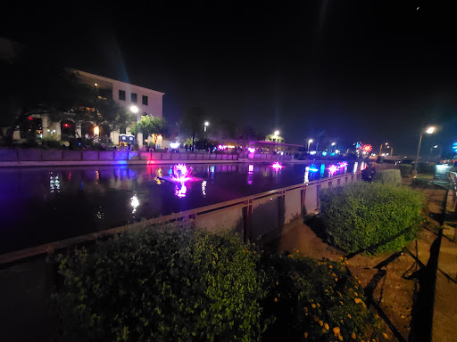 Shopping Mall «Scottsdale Waterfront», reviews and photos, 7135 E Camelback Rd #165, Scottsdale, AZ 85251, USA