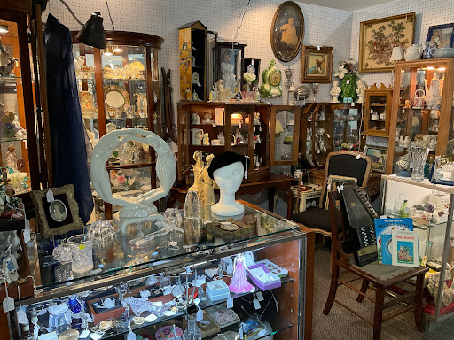Antique Store «Days Of Olde Antiques & Collectibles At Galloway», reviews and photos, 110 S New York Rd, Galloway, NJ 08205, USA