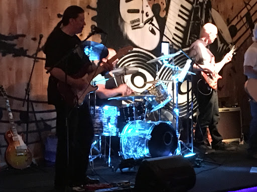 Wine Bar «Mouse Trap Cafe Wine and Cheese Bar, Full Bar», reviews and photos, 203 Broadway, Amityville, NY 11701, USA