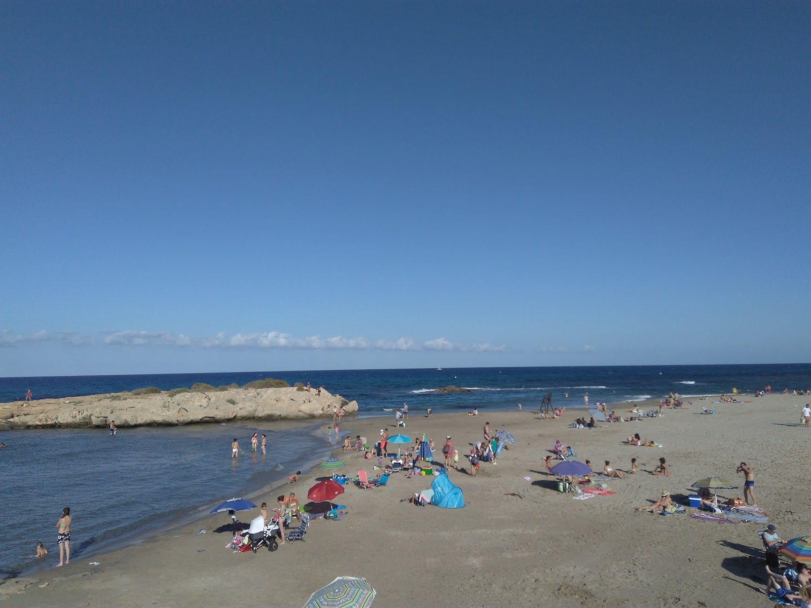 Fotografie cu Playa Cala el Capitan zonele de facilități