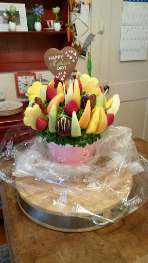 Gift Shop «Edible Arrangements», reviews and photos, 709 Winsted Rd, Torrington, CT 06790, USA