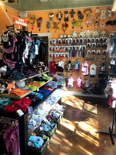 Pet Store «Fetch & Friskers Barkery and Bow-tique», reviews and photos, 701 S Main St, Boerne, TX 78006, USA
