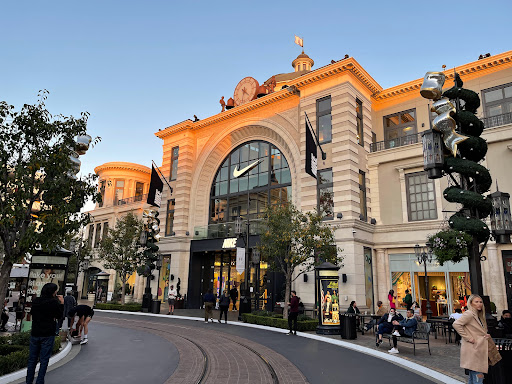 Clothing Store «Nike The Grove», reviews and photos, 189 The Grove Dr, Los Angeles, CA 90036, USA
