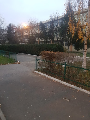 https://www.scoala-sanitara-fundeni.ro/