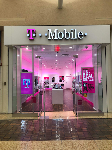 Cell Phone Store «T-Mobile», reviews and photos, 254 Northtown Dr NE, Blaine, MN 55434, USA