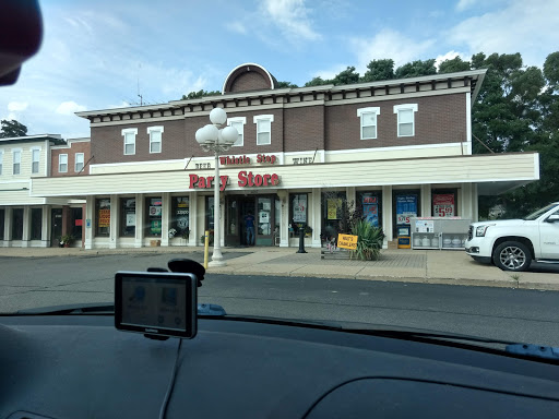Beer Store «Whistle Stop Party Store», reviews and photos, 2387 E Grand River Ave, Howell, MI 48843, USA