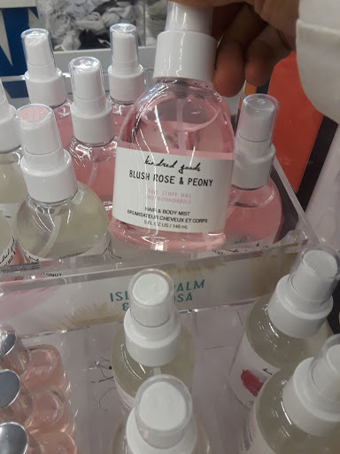 Shoe Store «DSW Designer Shoe Warehouse», reviews and photos, 12058 Lakewood Blvd, Downey, CA 90242, USA