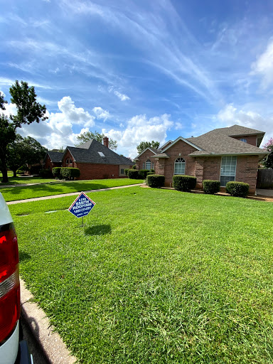 Roofing Contractor «Lon Smith Roofing & Construction», reviews and photos, 904 E Waggoman St, Fort Worth, TX 76110, USA
