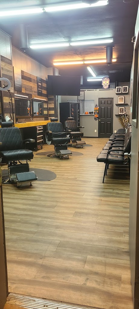 1-Oak Barbershop 98948