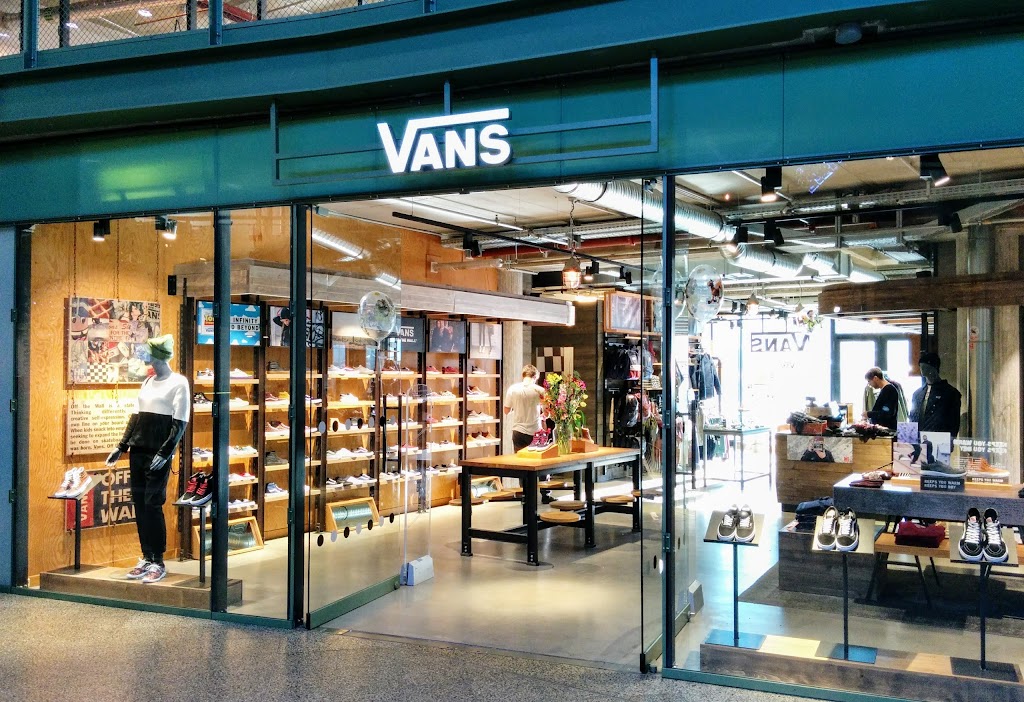 VANS Store Berlin Bikini