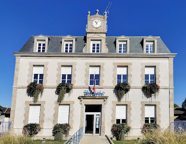 Mairie de Dun-le-Palestel 6 Pl. de la Mairie, 23800 Dun-le-Palestel, France