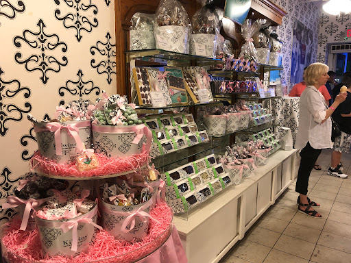 Chocolate Shop «Kilwins», reviews and photos, 809 E Las Olas Blvd, Fort Lauderdale, FL 33301, USA
