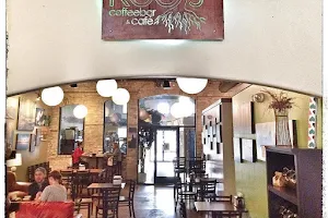Roots Coffeebar & Cafe image