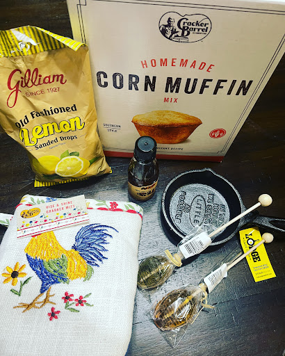 American Restaurant «Cracker Barrel Old Country Store», reviews and photos, 9214 Park W Blvd, Knoxville, TN 37923, USA