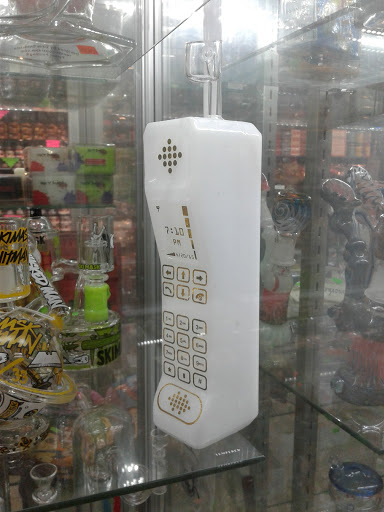 Tobacco Shop «Sky High Smoke Shop», reviews and photos, 33 W Southern Ave, Tempe, AZ 85282, USA