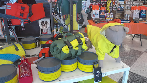 Pet Supply Store «Petco Animal Supplies», reviews and photos, 3525 W Victory Blvd, Burbank, CA 91505, USA