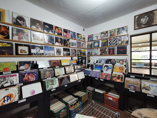 La Perla Records & Books