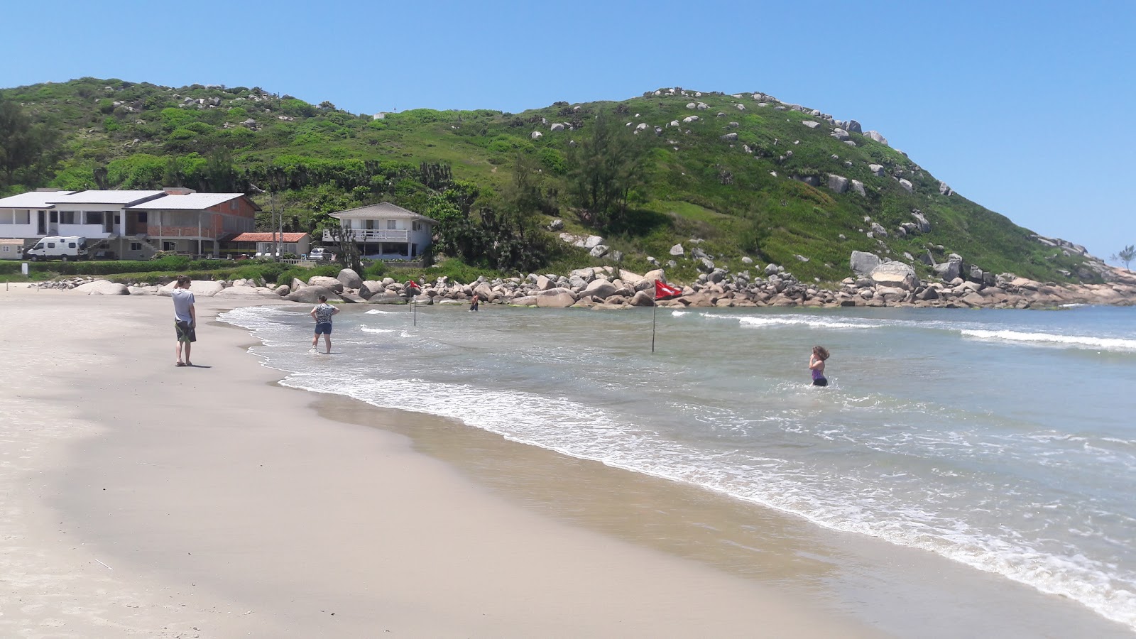 Foto de Praia de Itapiruba e o assentamento