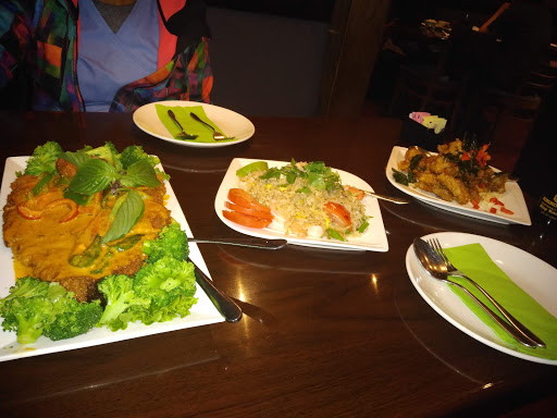 Shopping Mall «Parkway Square Shopping Center», reviews and photos, 16876 Southcenter Pkwy, Tukwila, WA 98188, USA