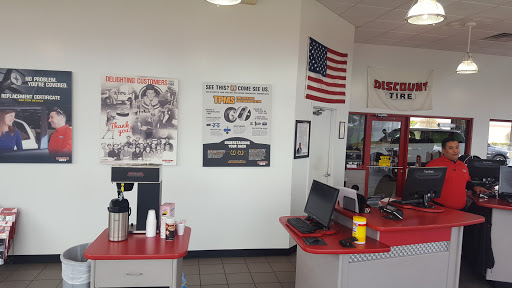 Tire Shop «Discount Tire Store - Lewis Center, OH», reviews and photos, 190 Hornbeam Ln, Lewis Center, OH 43035, USA