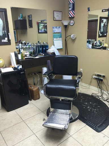 Barber Shop «Leon Valley Barber Shop», reviews and photos, 10919 Culebra Rd #112, San Antonio, TX 78253, USA