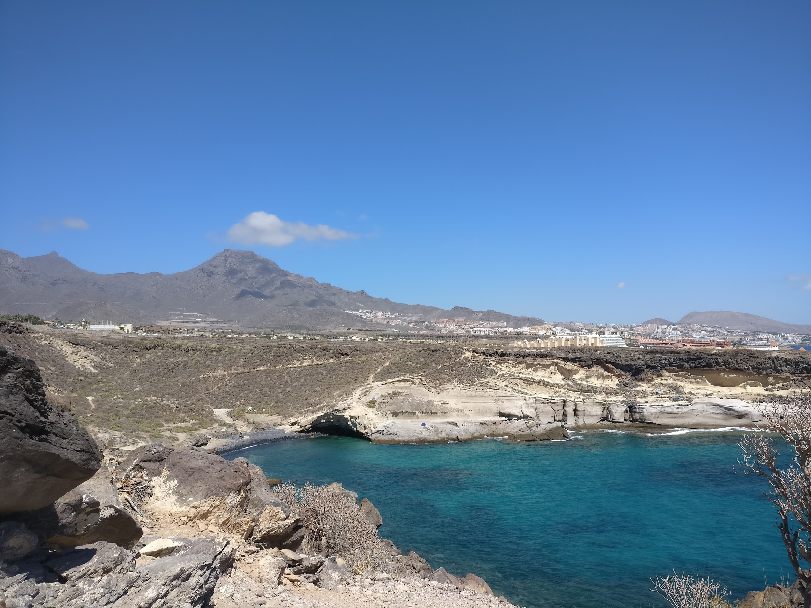 Fotografija Playa de los Morteros z modra čista voda površino