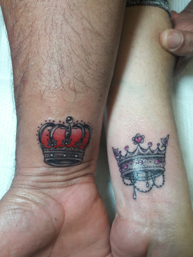 Explore honey bee tattoo ideas, creative tattoo ideas in Rio Grande City, available at RG INK