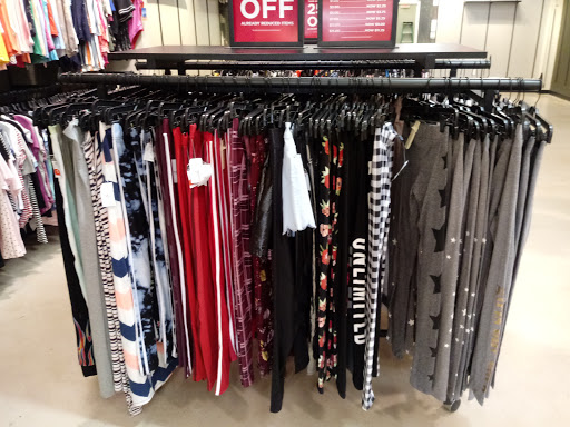 Clothing Store «rue21», reviews and photos, 1500 E Court St #680, Seguin, TX 78155, USA